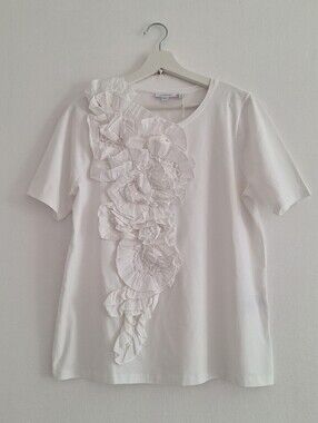NWT Chico's White Short-Sleeve Ruffle Floral Front Top